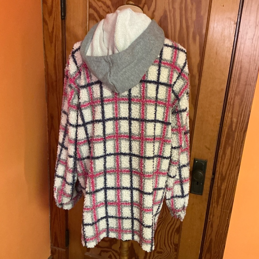 Davi & Dani Fuzzy Plaid Shacket - Picture 11 of 11